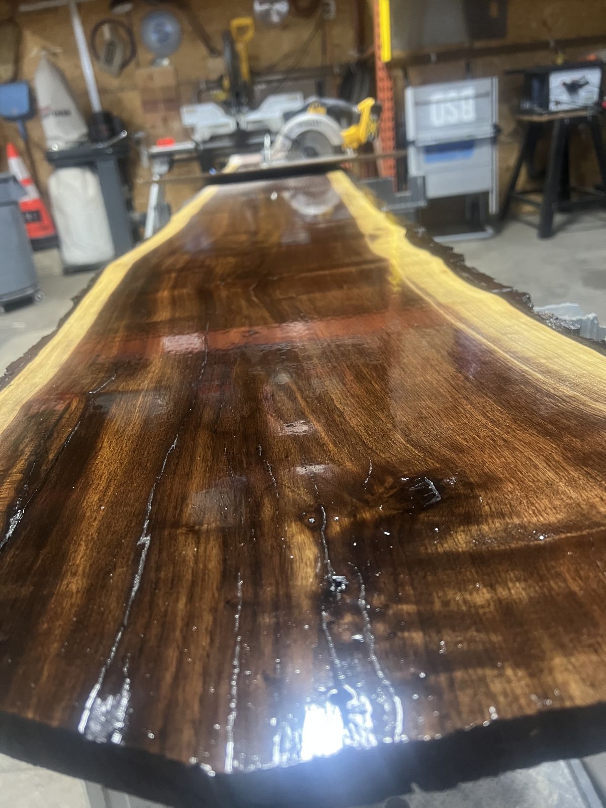 Finished high-gloss slab